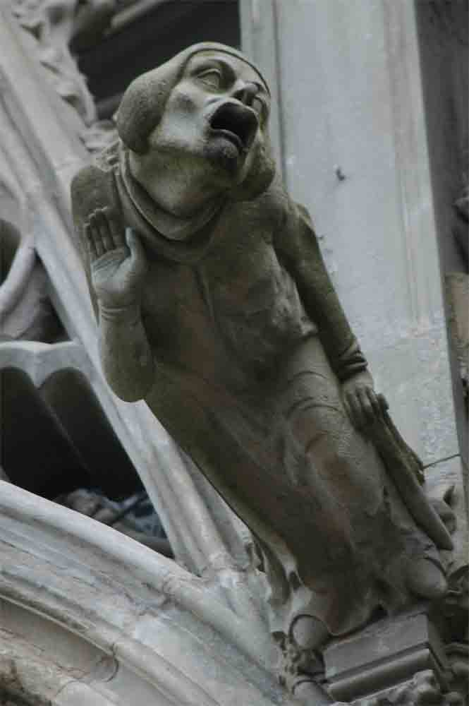 Francia - Carcassonne 17 - La Cité - basílica de Saint-Nazaire y Saint-Celse - górgola.jpg